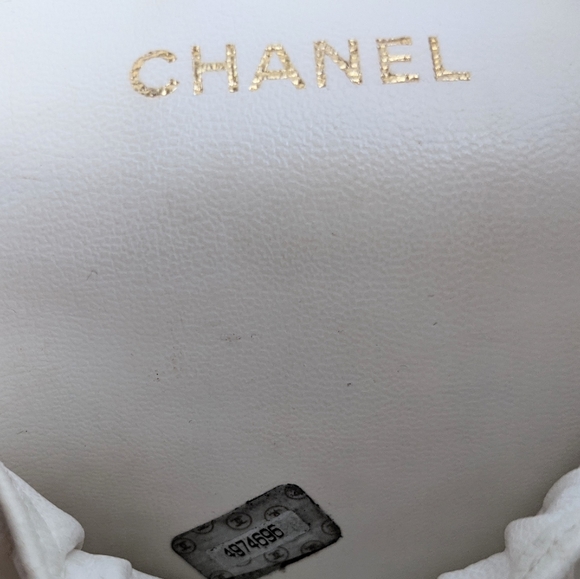 SOLD. Chanel Vintage Vanity Case - Picture 13 of 16